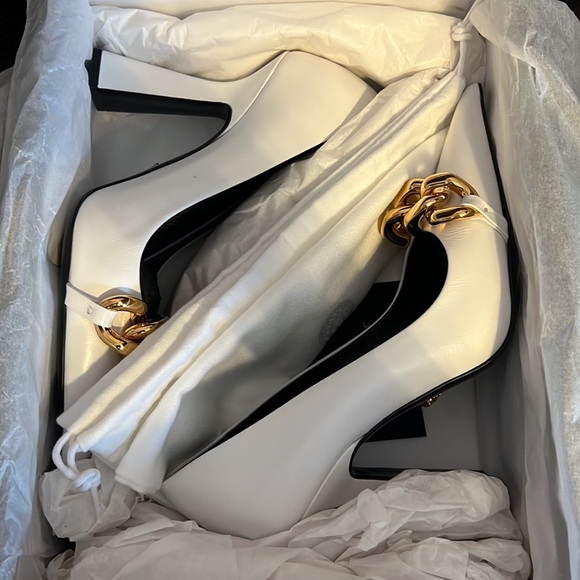 Versace leather chain logo decor leather high heel pumps NWB - Picture 6 of 6